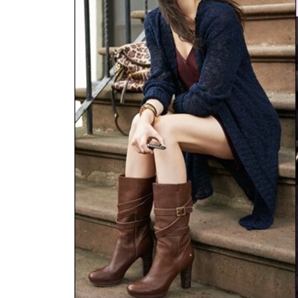 SOLD!!!🤑🎉HP🎉11.1.20🎉Mid calf leather boots👢 - Picture 6 of 8